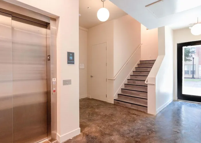 Trinity River - Modern - King Bed Apartamento *